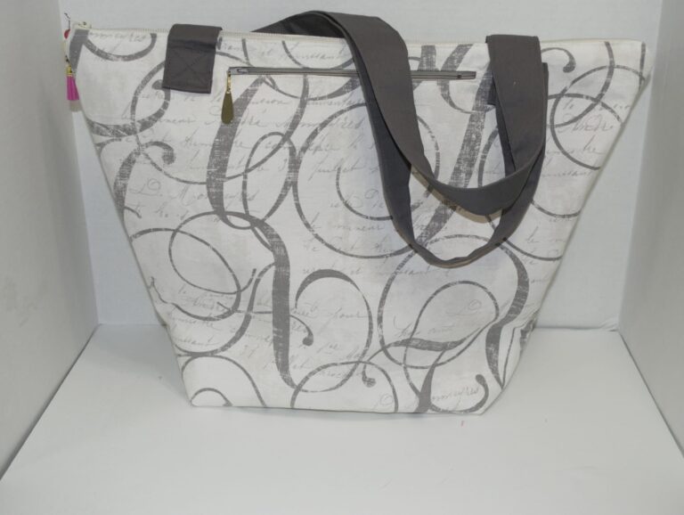 A Travel Tote for All Seasons