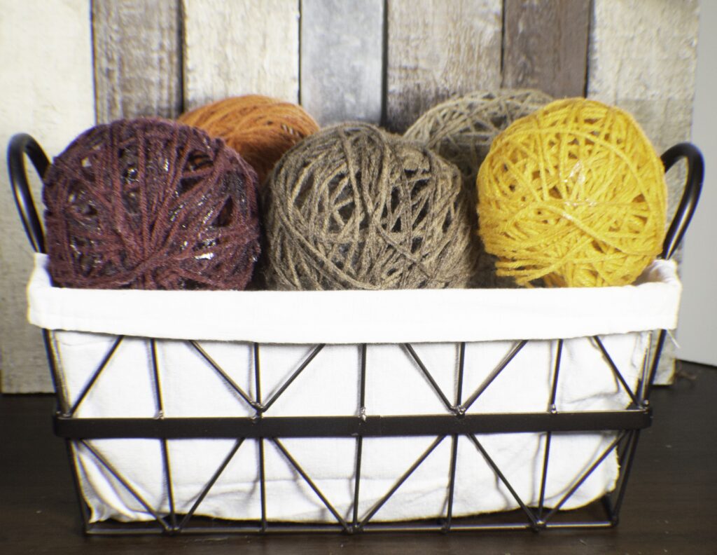 Make diy YARN BALLS