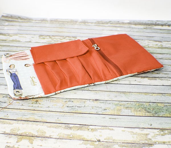Learn to sew a makeup organizer