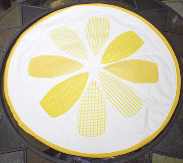How to make an appliquéd round table topper